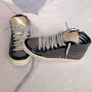 High top sparkled sneakers